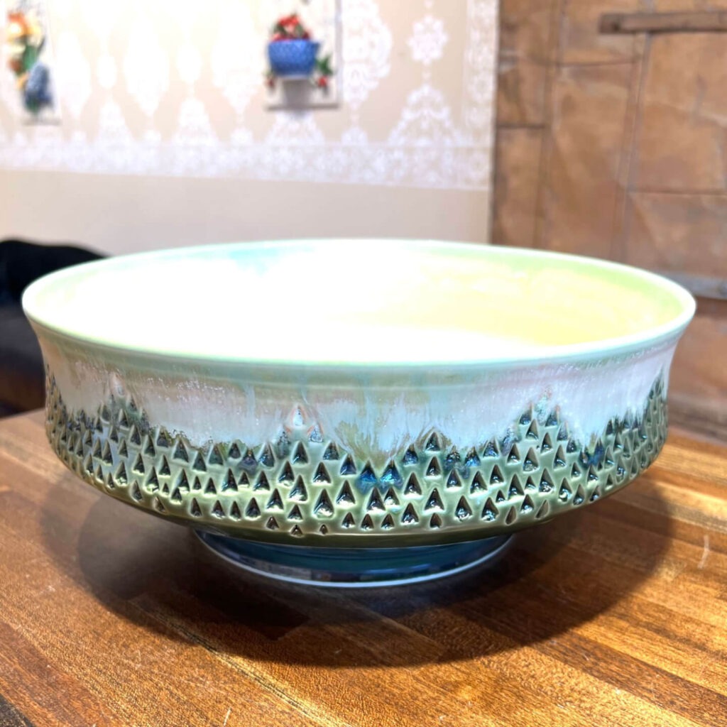 Wendy Wren - Large Serving Bowl